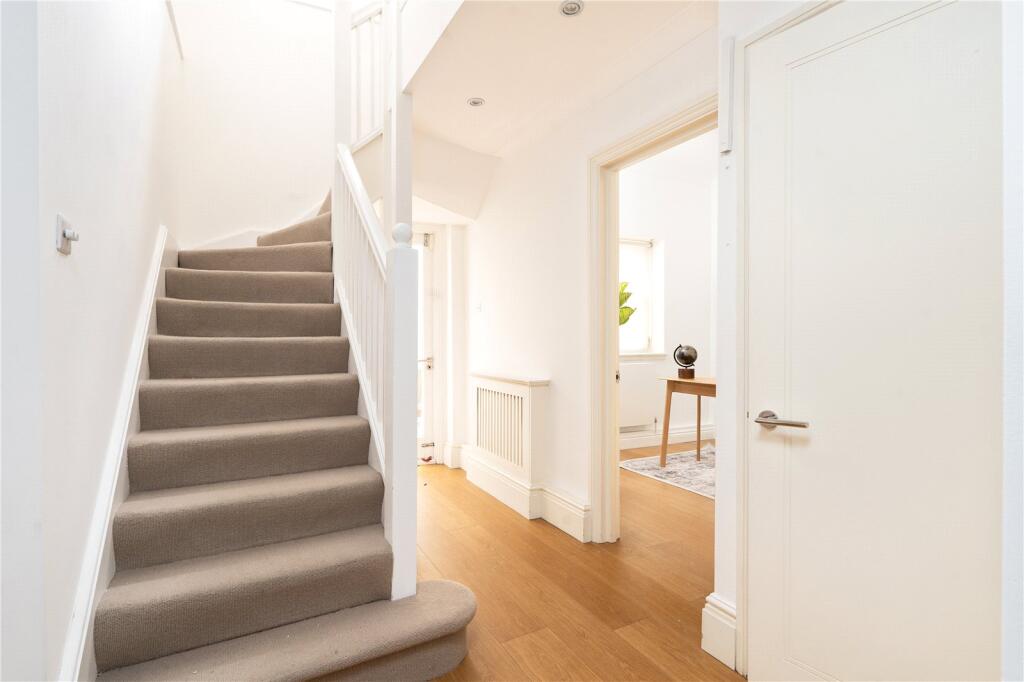 3 bedroom maisonette for sale in Connaught Square, Hyde Park, London, W2